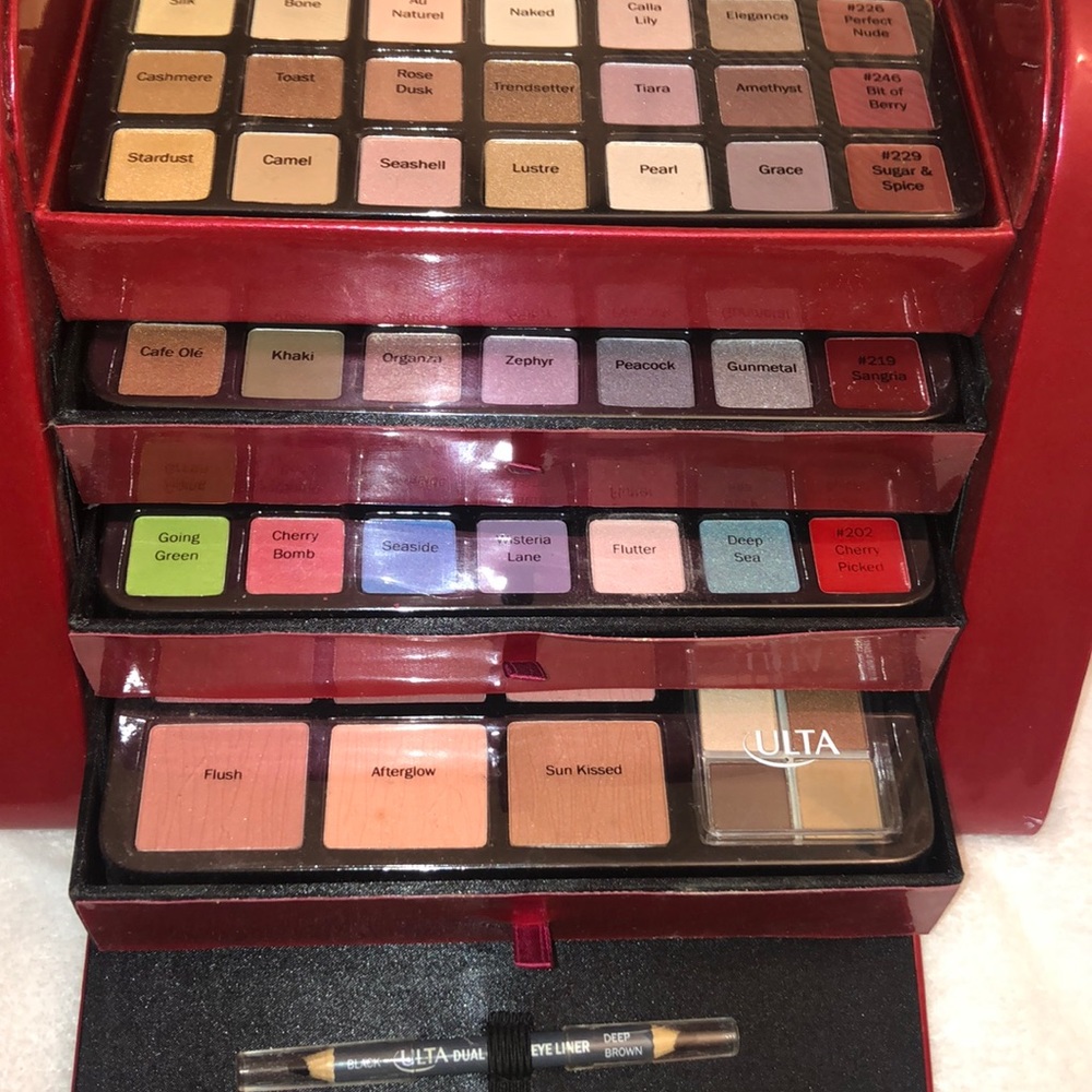 New ULTA MAKEUP CASE AND MIRROR